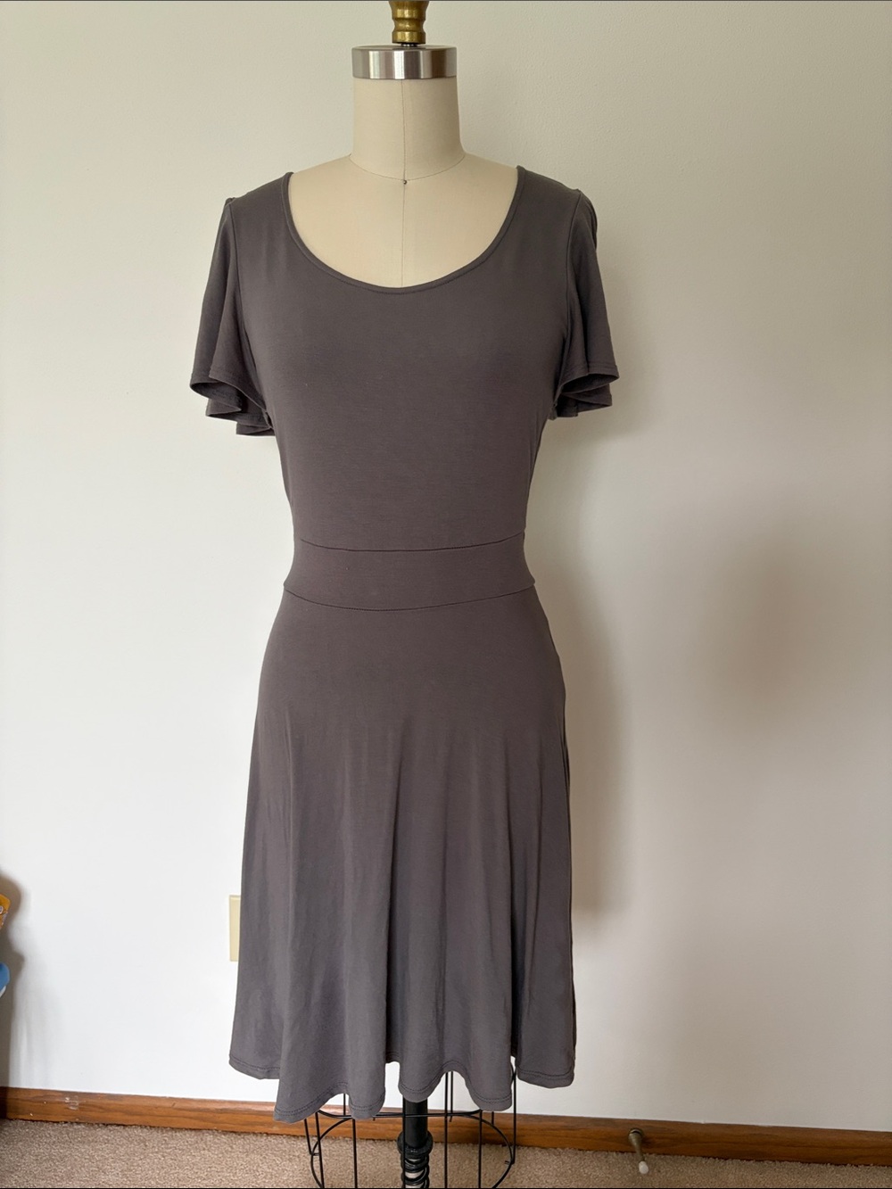 Gilli Slate Gray Scoop-Neck Midi Dress